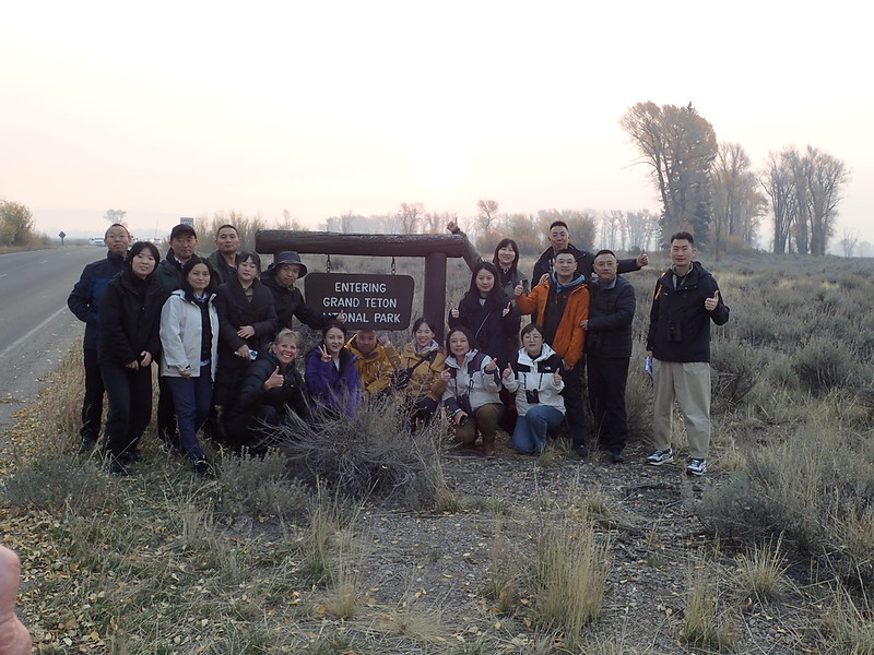 Sichuan Forestry and Grassland Bureau administrators met American counterparts during tours of Yellowstone and Grand Teton national parks